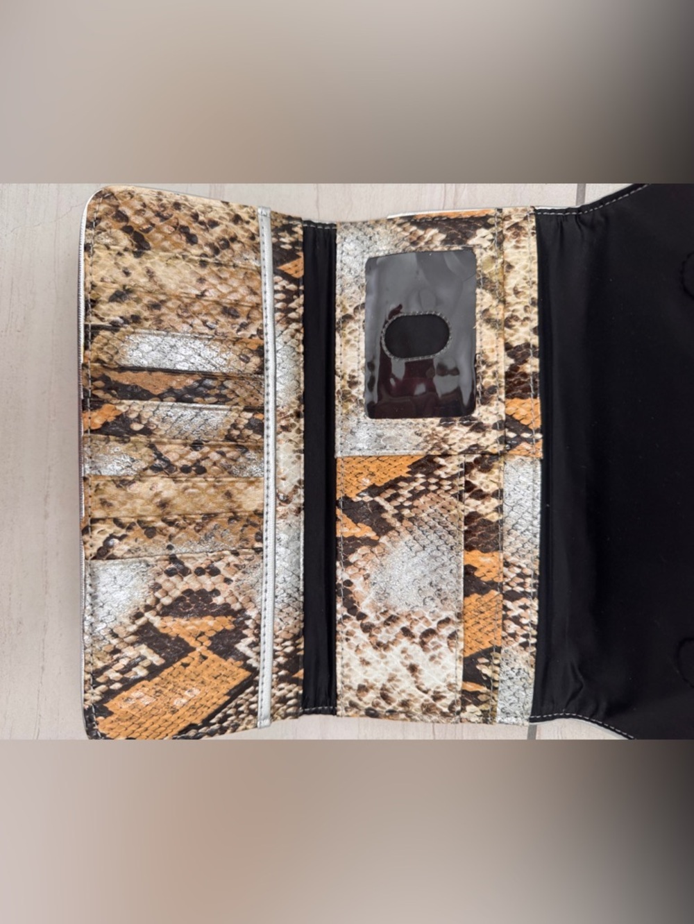 Steve Madden Silver Logo Plate Snake Print Wallet Tan & Brown - Picture 8 of 13